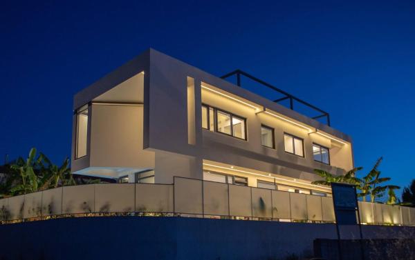 Nella foto è visibile l'oggetto Luxury Villa Mirror - 200meters From The Beach situato nella città di Daratso.