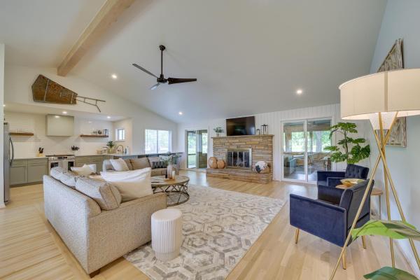 Well-appointed Tulsa Home W/ Fire Pit & Patio! - Shell Lake, Sand Springs