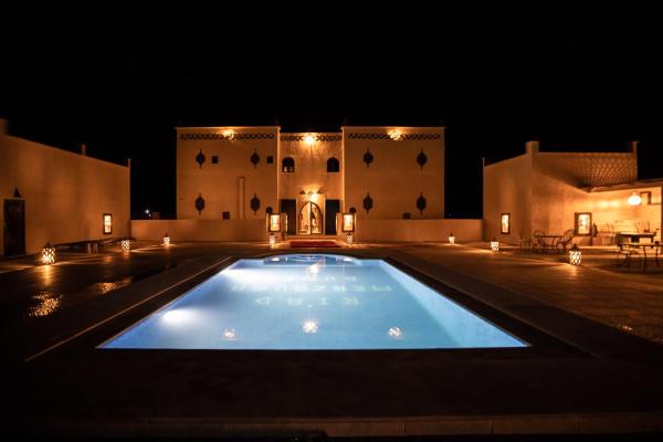 Op de foto is het object Riad Merzouga Dunes te zien, gelegen in de stad Merzouga.