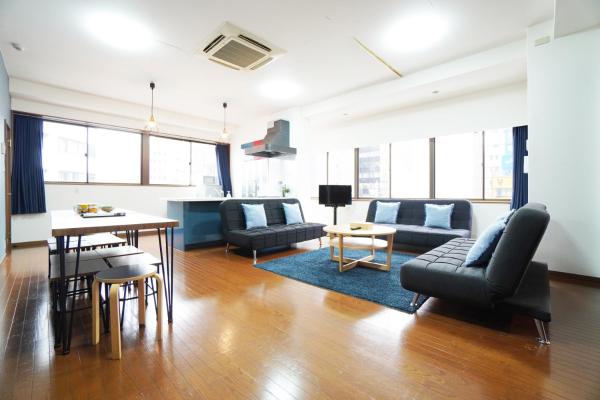 På billedet ses objektet Tsurigane Building H-4 beliggende i byen Osaka.
