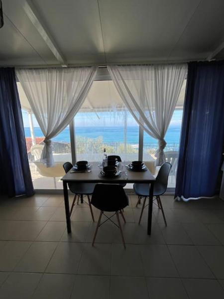 A la foto es mostra l'objecte Elia’s house situat a la ciutat de Vráchos.