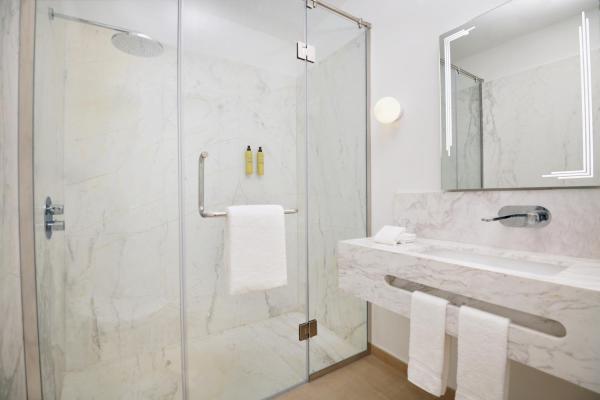 Three Bedroom Apartment, 3 King, Beach Access — 198 m² - Element by Marriott West Bay Doha