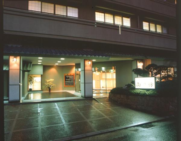 På billedet ses objektet Kadonobo Ryokan beliggende i byen Kobe.