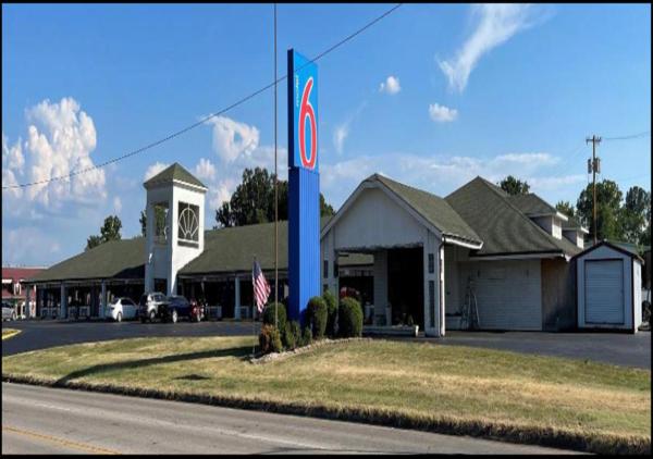 Na fotografii je vidět objekt Motel 6-Sallisaw, OK nacházející se ve městě Muldrow.