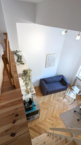 A la foto es mostra l'objecte Central, cozy, designed 1-BR Apt at Akazienkiez situat a la ciutat de Berlín.