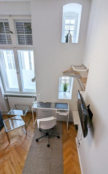 Фотография 2: Central, cozy, designed 1-BR Apt at Akazienkiez