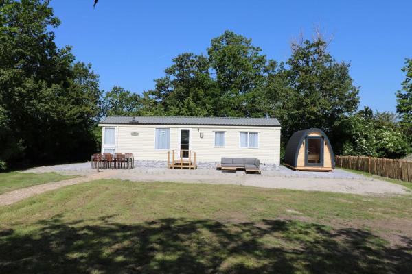 Na fotografii je vidět objekt Hof Nieuwerkerk Chalet 2 nacházející se ve městě Arnemuiden.