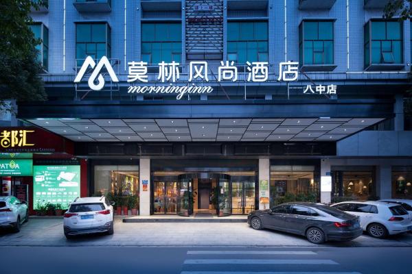 A la foto es mostra l'objecte Morninginn, Number 8th Middle School situat a la ciutat de Shuangfeng.