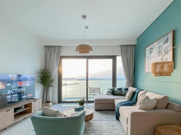 Na fotografii je vidět objekt Trophy 2BDR Sandy Shores Retreat with Panoramic Sea View & Private Beach Access nacházející se ve městě Dubaj.