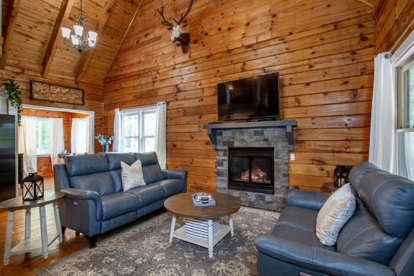 A la foto es mostra l'objecte Laurelwood Cabin Fireflies Paradise situat a la ciutat de Cosby.