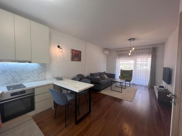 写真にはポドゴリツァ市にあるWhite Homes 1BR/APT•Master Quartが写っています。