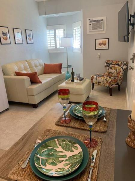 Foto 2: Hideaway in the Heart of Phoenix with POOL