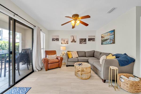 A la foto es mostra l'objecte TOPS'L Tennis Village 47 situat a la ciutat de Destin.