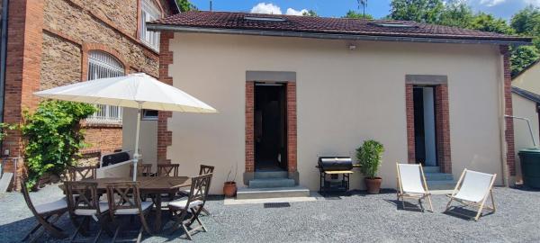 A la foto es mostra l'objecte Gîte familial de la Bastide du puech situat a la ciutat de Lugan.