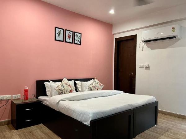 På billedet ses objektet Rose 3BHK by Wabi Sabi Stays with Private Balcony beliggende i byen Rishikesh.