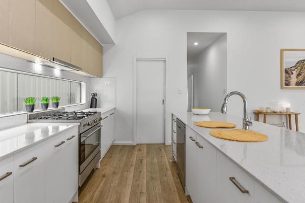 Foto 7: Bright & Easy - Address is 7 Cobb & C Way Pet Friendly Inside