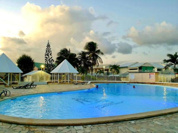 Fotografie 4: T3, piscine, Plages et commerces à pieds sur la Marina