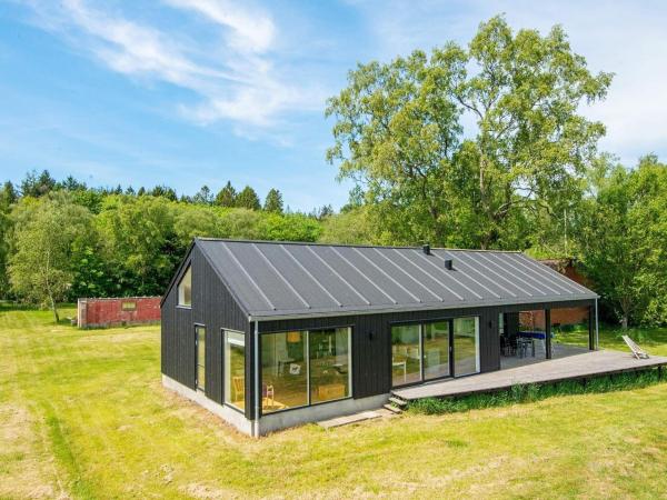 The photo shows the Luxury Retreat in Silkeborg - By Traum located in the city of Engesvang.