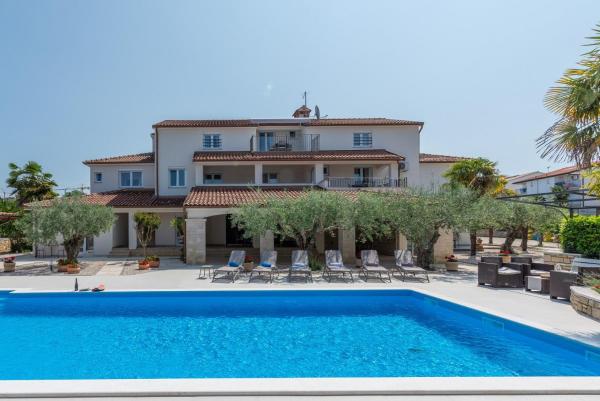 A la foto es mostra l'objecte Villa Hope - Apartments with Shared Pool situat a la ciutat de Poreč.