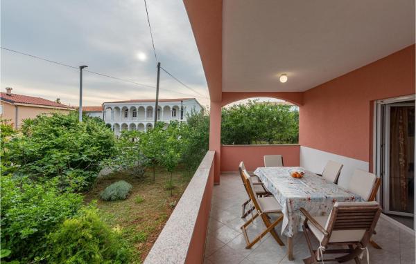 A la foto es mostra l'objecte Two-Bedroom Apartment In Vir situat a la ciutat de Vir.