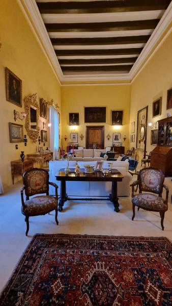 Na fotografii je vidět objekt Palazzo del Prelato nacházející se ve městě Mdina.