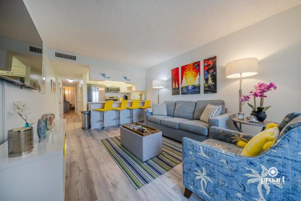 A la foto es mostra l'objecte Hello Sunshine Steps To the Beach situat a la ciutat de Destin.