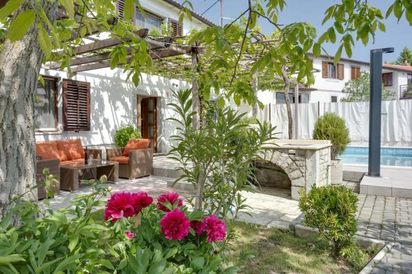 A la foto es mostra l'objecte Holiday House Planik situat a la ciutat de Vranja.