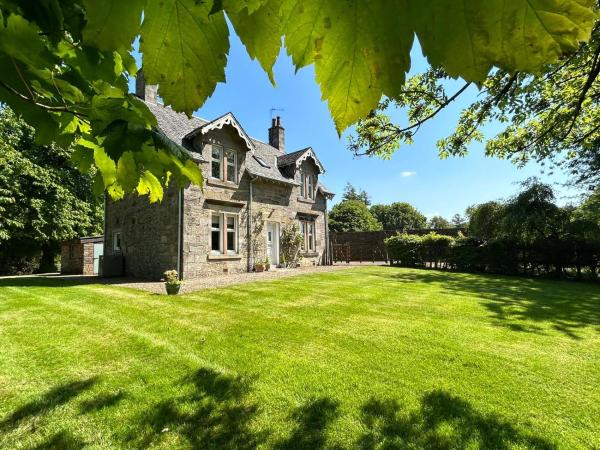 På bildet vises objektet Luxury Garden Cottage som ligger i byen Dalry.