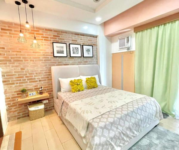 A la foto es mostra l'objecte Lovely Unit with free wi-fi & netflix I across Naia T3 airport situat a la ciutat de Manila.