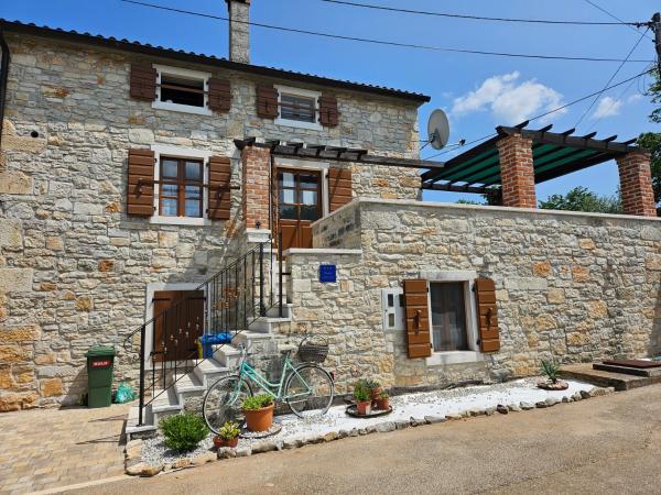 A la foto es mostra l'objecte Apartment Paulina in a Stone House situat a la ciutat de Jakići.