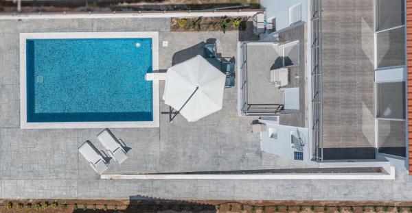 A la foto es mostra l'objecte Modern, Cheerful & Dream Catching Villa in Corinth situat a la ciutat de Isthmia.