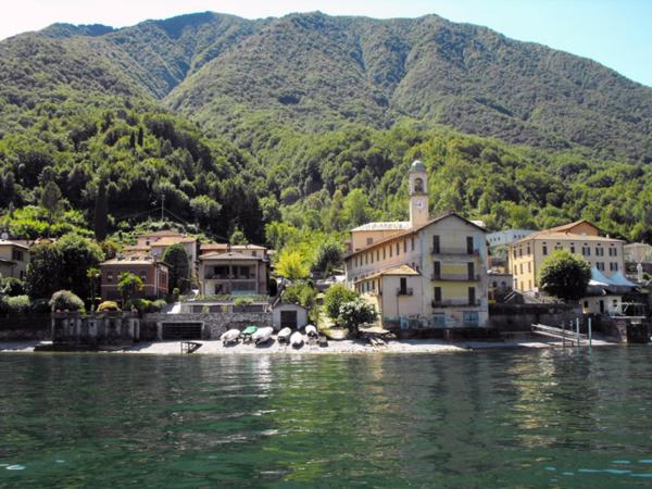 A la foto es mostra l'objecte Cottage on the Lake by Holiday Solutions situat a la ciutat de Lezzeno.