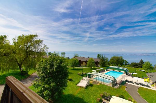A la foto es mostra l'objecte Vue Lac Léman & Piscine - Parking free - Confort Appart 6 pers situat a la ciutat de Lugrin.