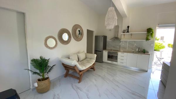 A la foto es mostra l'objecte Siviri Lounge Cottage situat a la ciutat de Siviri.