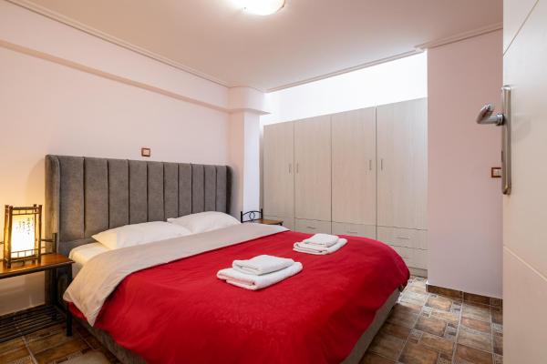 A la foto es mostra l'objecte Filippos Acharnes situat a la ciutat de Akharnaí.