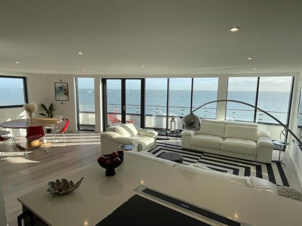 På billedet ses objektet Royal Sands Ramsgate - direct beach access beliggende i byen Ramsgate.