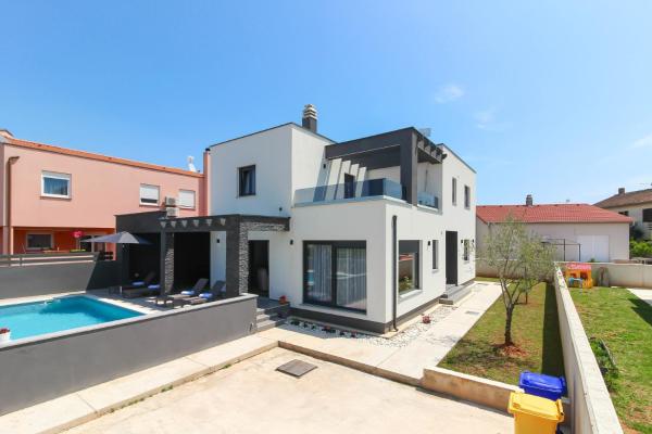 A la foto es mostra l'objecte Modern villa Maeni with private pool in Pula situat a la ciutat de Pula.
