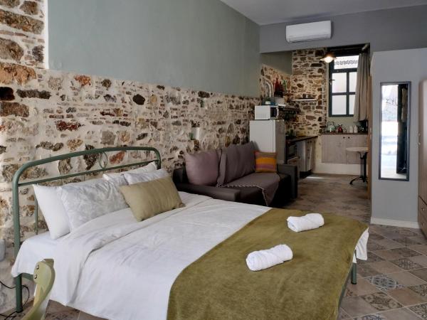 A la foto es mostra l'objecte Pithari situat a la ciutat de Nàuplia.