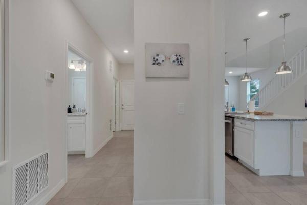 Bilde 9: Pool, Family-friendly - World Class, Modern Home