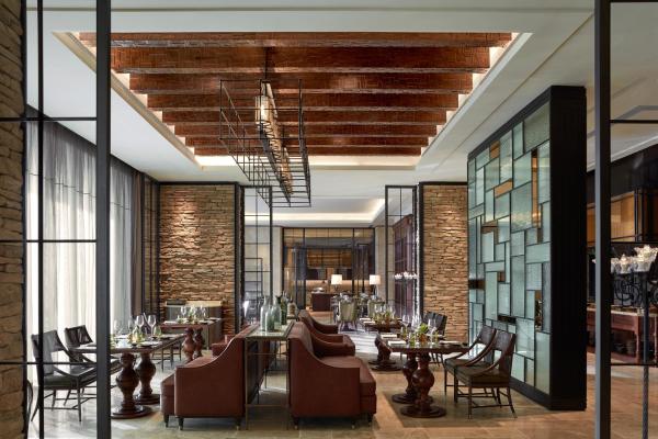 写真には海口市市にあるThe Ritz-Carlton, Haikouが写っています。