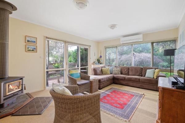 Trackside Family And Friends Escape On Phillip Island - Smiths Beach