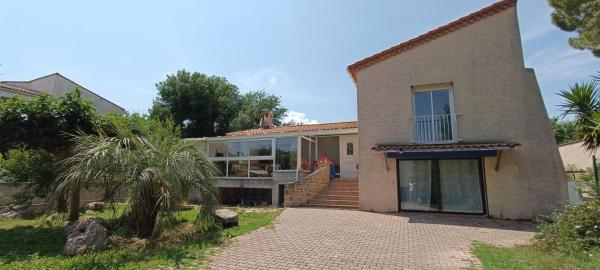 A la foto es mostra l'objecte Maison avec jardin et piscine situat a la ciutat de Juvignac.