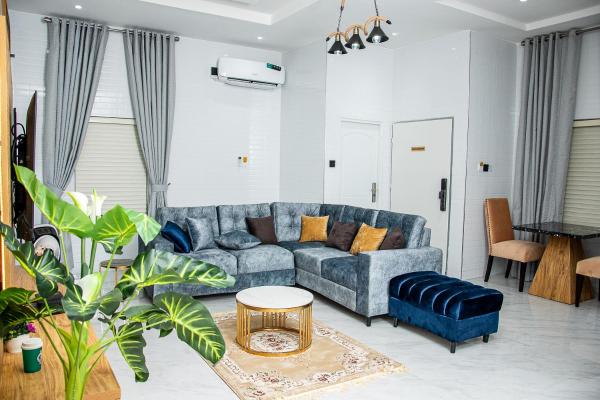 På billedet ses objektet NIFEWAT APARTMENT,Rennes suite 2bedroom apartment with gym,pool, WiFi,Netflix,bar and sitting out area beliggende i byen Abuja.
