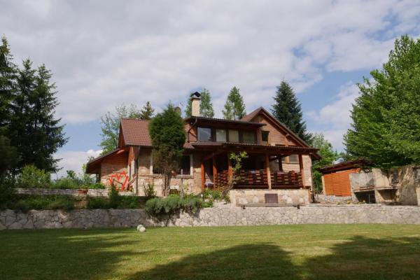 A la foto es mostra l'objecte Villa Hota Sarajevo situat a la ciutat de Vlakovo.