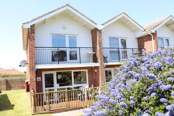 Corton Retreats At Waterside Park - Lowestoft