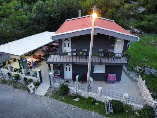 A la foto es mostra l'objecte Apartments Nino Skadar lake situat a la ciutat de Krnjice.