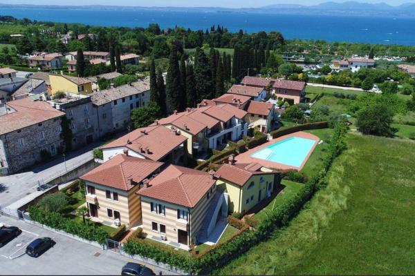 The photo shows the 3 Bedroom Villa, Lake Garda located in the city of Lazise.