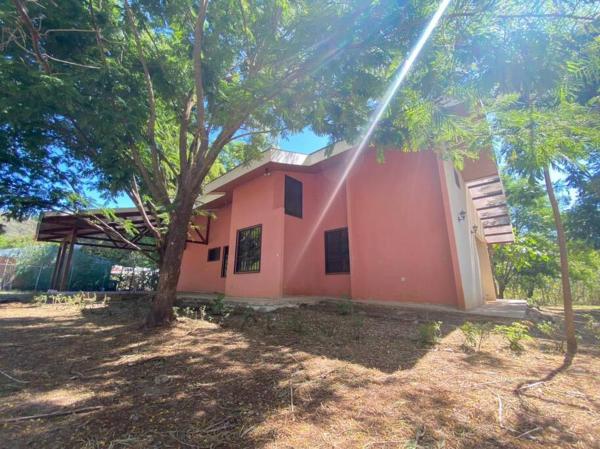 A la foto es mostra l'objecte Casa Dulce Nombre situat a la ciutat de Caimital.
