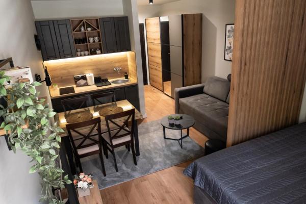 Na fotografii je vidět objekt Apartman Aleni - Bela Reka, Brzeće nacházející se ve městě Brzeće.