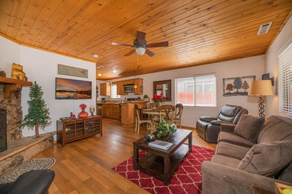 A la foto es mostra l'objecte Cabin Chic - Cozy mountain home with WIFI, close to everything! situat a la ciutat de Doble.